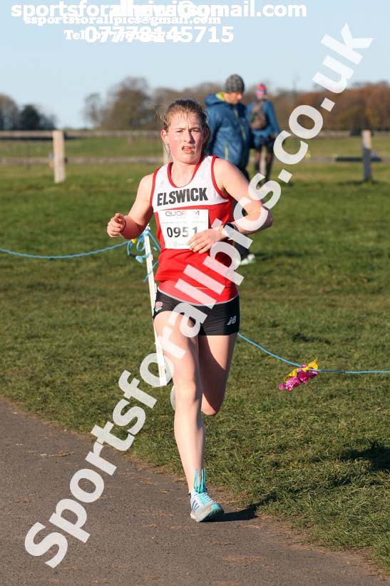 Mens and Womens 16s to under-20s Heaton Harriers Memorial Road Races, Newcastle. Photo:  David T. Hewitson/Sports for All Pics